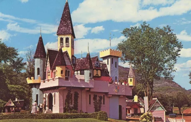 Historical photo of a castle at Land of Make Believe, an old amusement park in in Upper Jay.